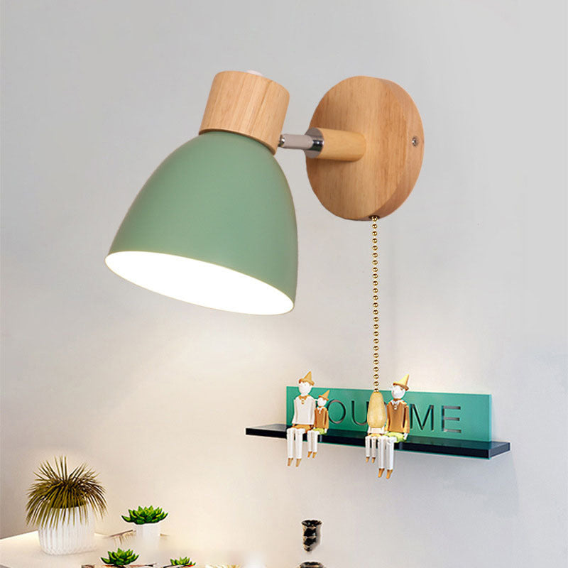Moderne Wandlamp met Schuine Arm, Hout, Conische Kap
