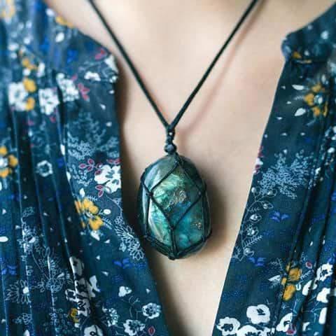 Necklace : Labradoriet Drakenhart - Unieke Handgesneden Edelsteen Hanger in van Pantino