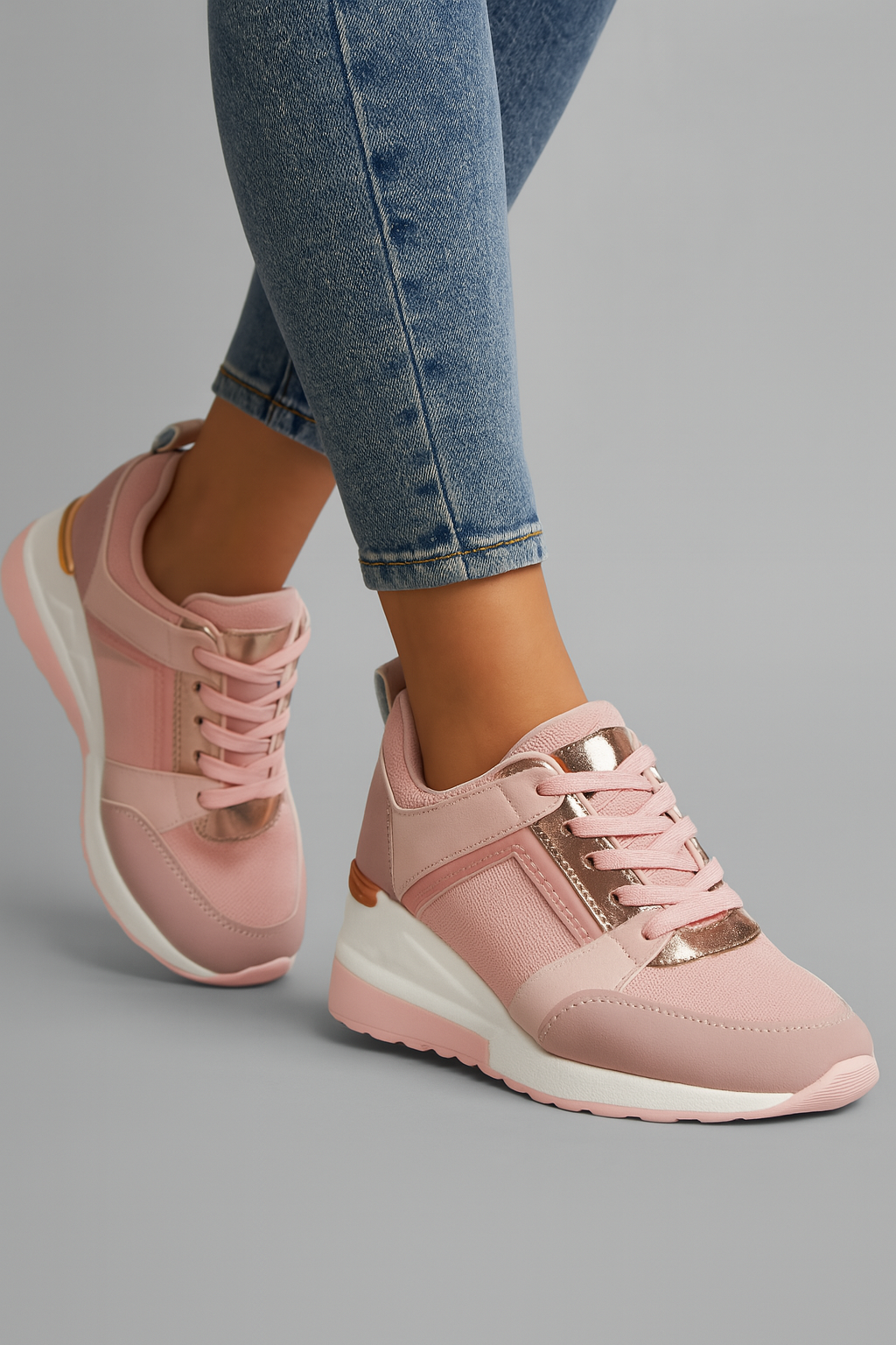 Sneakers Dames Zwarte met sleehak 8cm, Metalen details, Comfortabel en elegant
