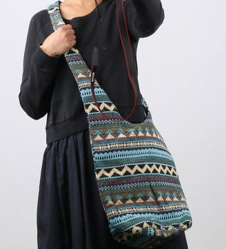 bags : Crossbody Tas de Blauwe Donau - Olifant Mandala Crossbody Tassen in De Blauwe Donau van Pantino