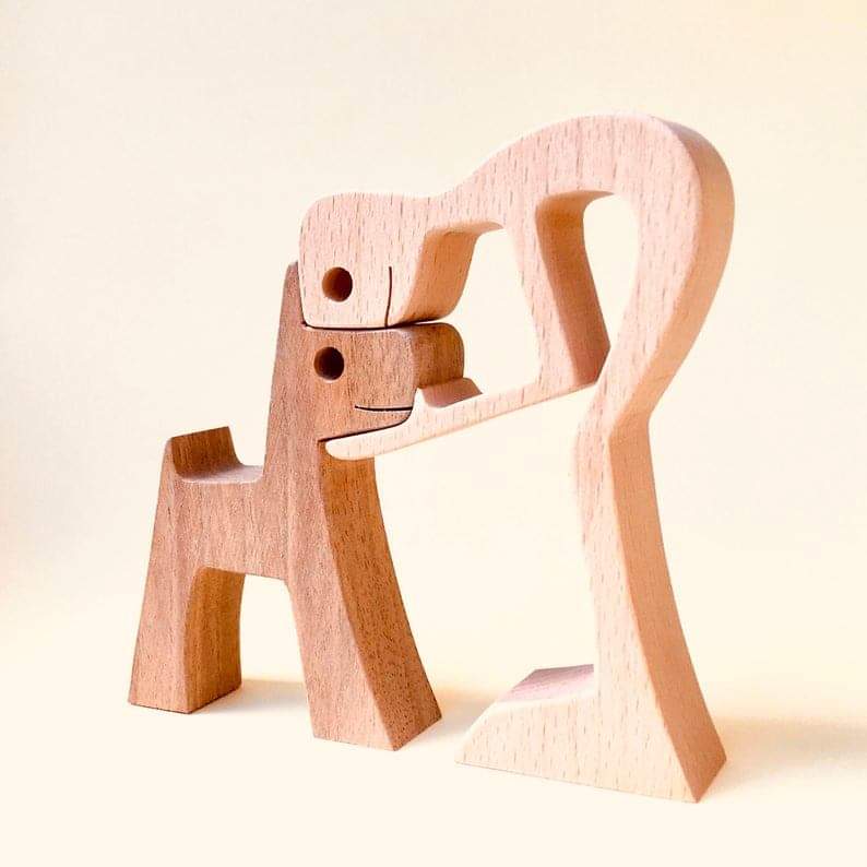 home & garden : Houten Sculptuur van Mens en Hond in van Pantinoshop