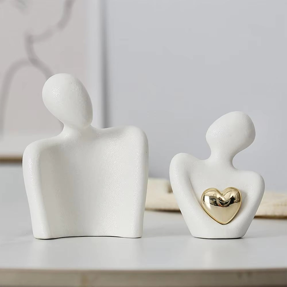 Knuffelend Koppel Beeldje – Modern Sculptuur met Hartdetail
