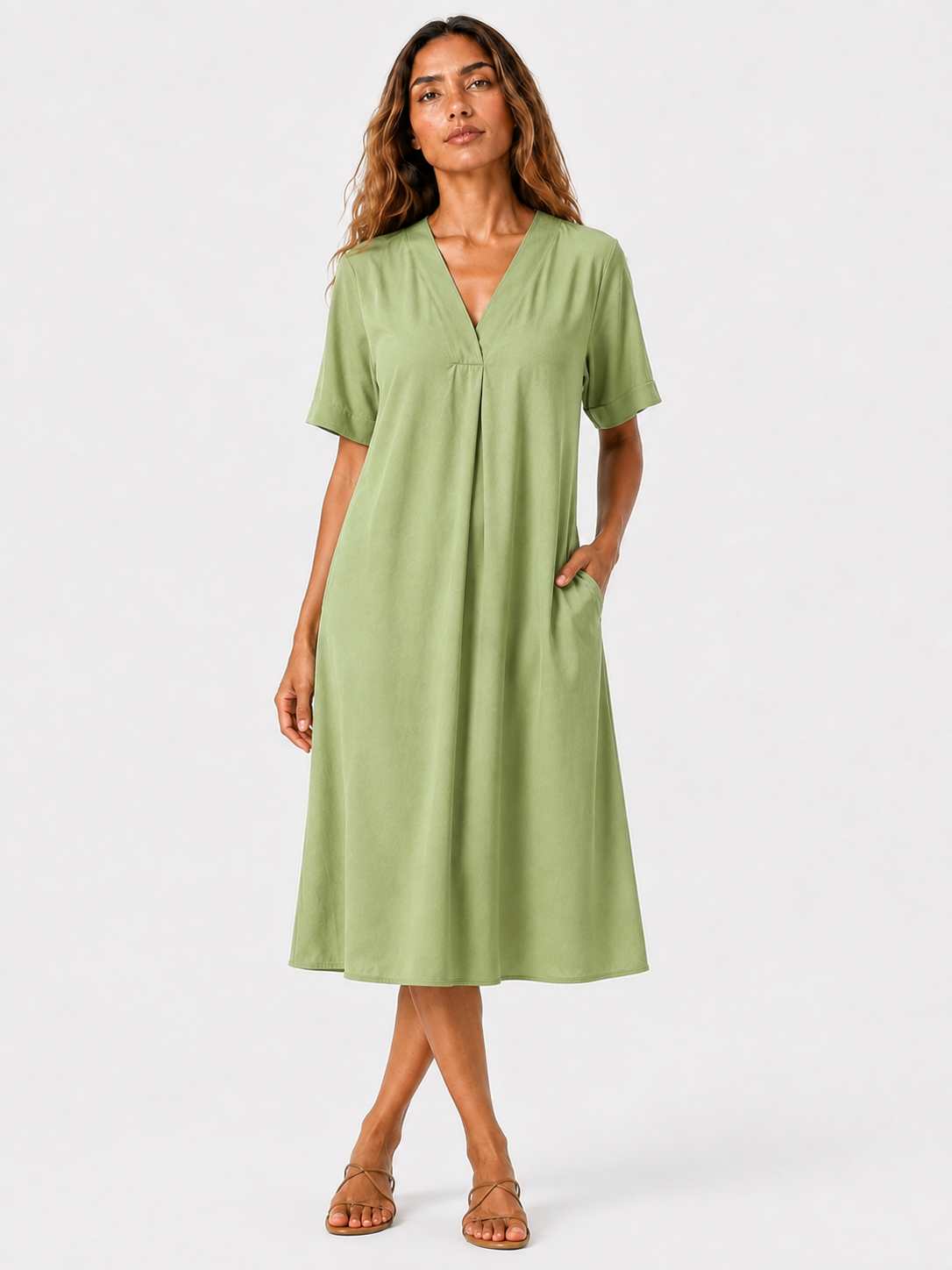 : Dames Midi Jurk met V-hals en Zakken – Losvallend, Comfortabel & Veelzijdig in Groen van Pantinoshop
