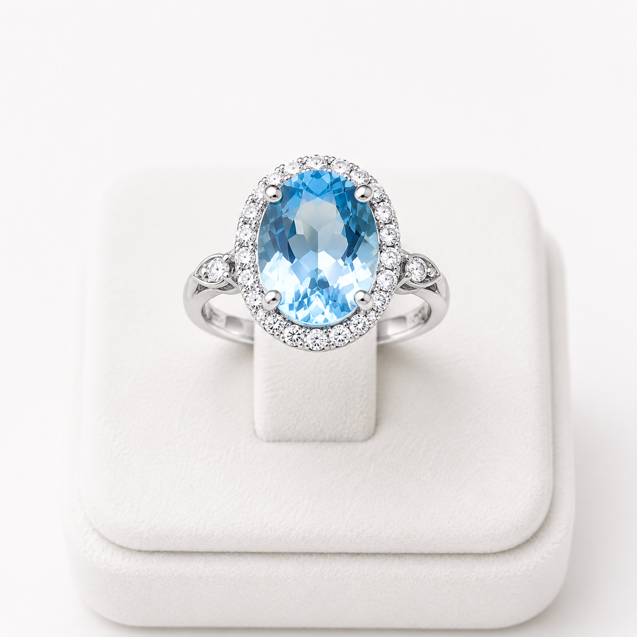 Ring : Damesring met Ovale Edelsteenlook en Verstelbare Ringband in Lichtblauw van Pantino