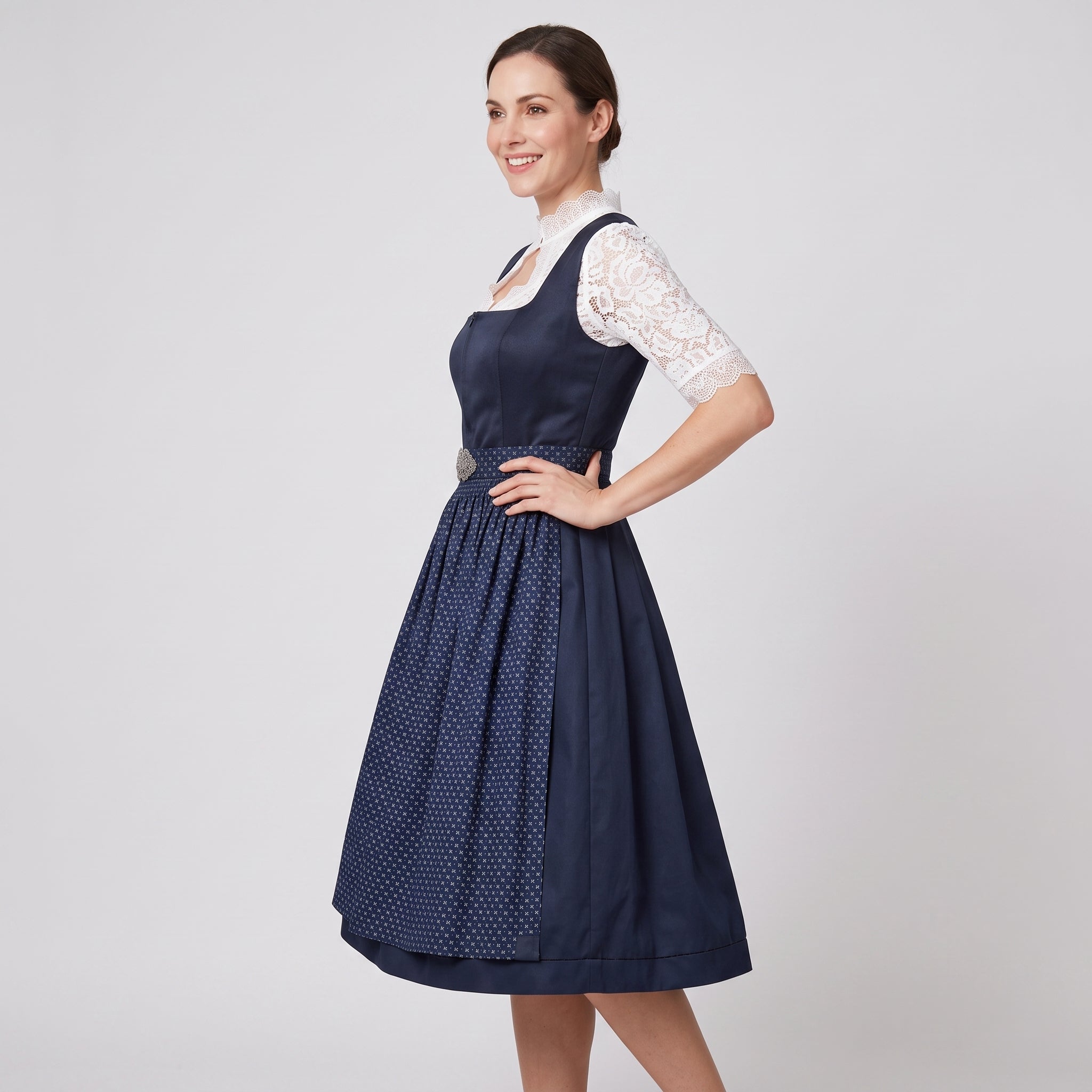 Gifts – Seasonal – Oktoberfest : Dirndl jurk dames - Beiers, elegant kant, marineblauw in van Steiner-boutique