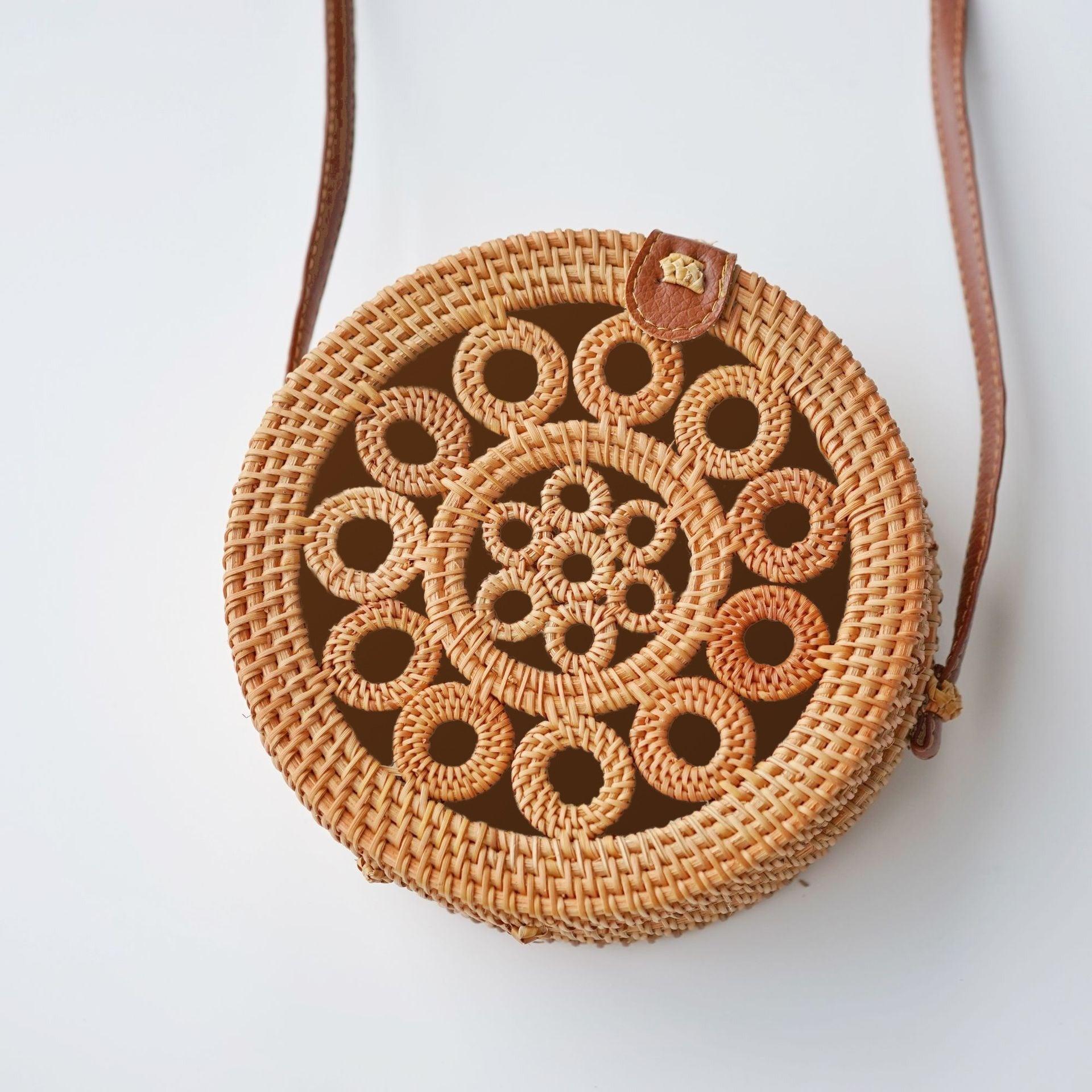 Tassen : Ronde Gevlochten Schoudertas Dames - Wickerwork Crossbody Tas in Boho Stijl in van Pantino