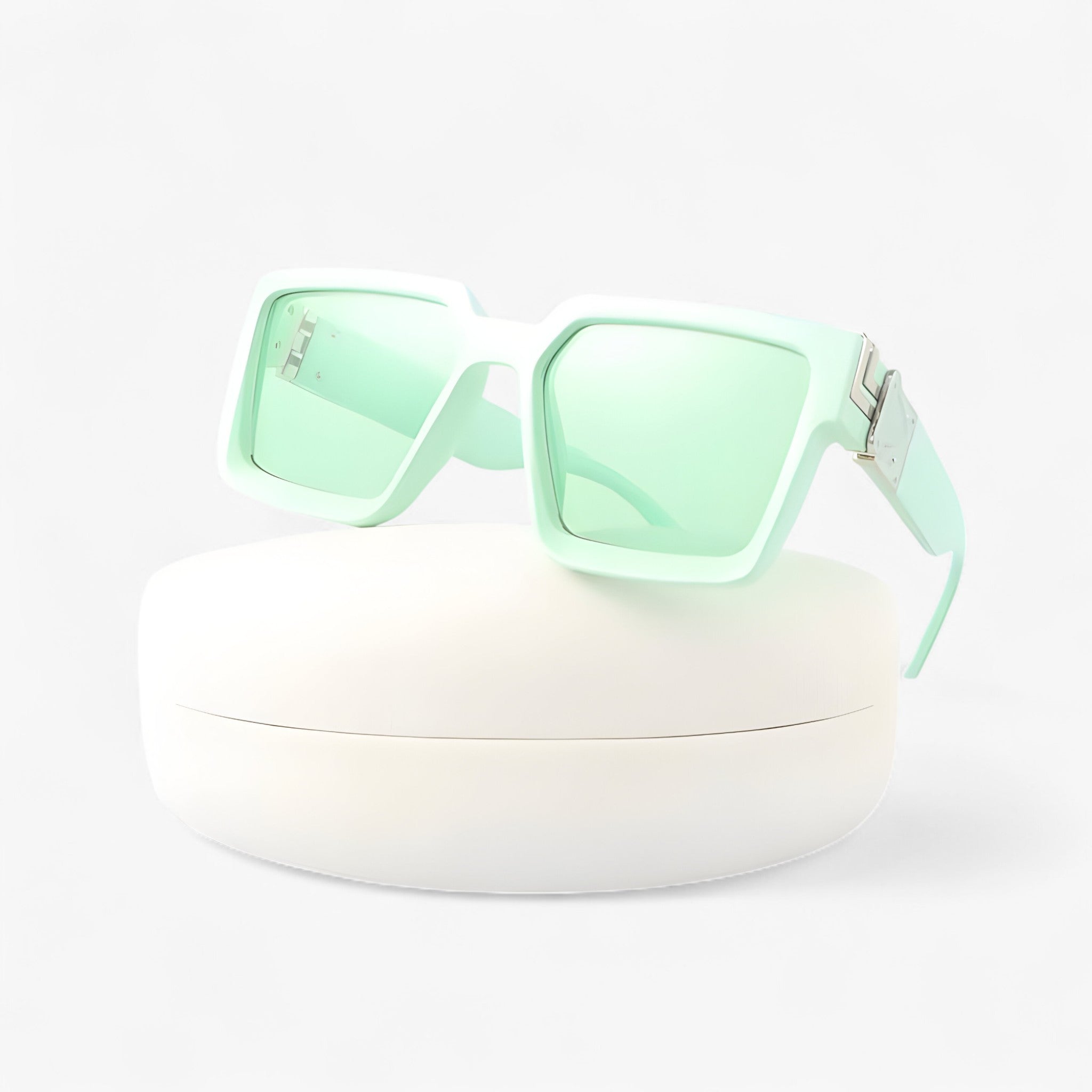 Sunglasses : Vintage Vierkante Zonnebril voor Heren - Wit Zilver in Lichtgroen geen doosje van Pantino