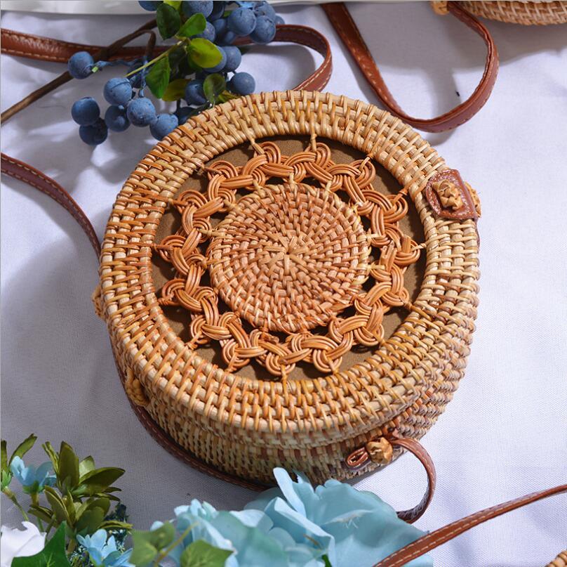 Tassen : Ronde Gevlochten Schoudertas Dames - Wickerwork Crossbody Tas in Boho Stijl in van Pantino
