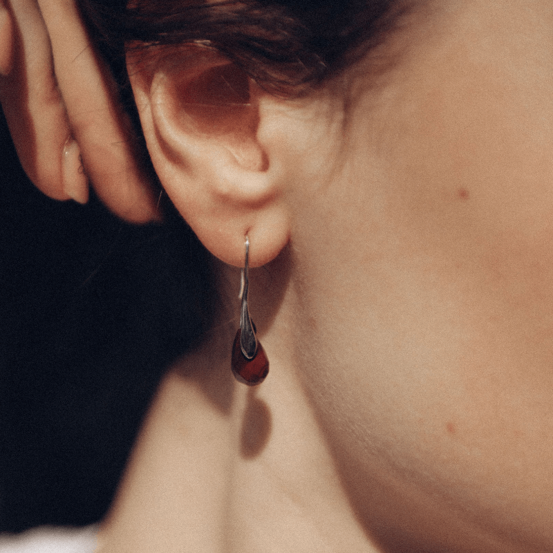 Earrings : Desire Vallende Druppel Gemstone van Rode Jaspis of Amethist in van Pantino