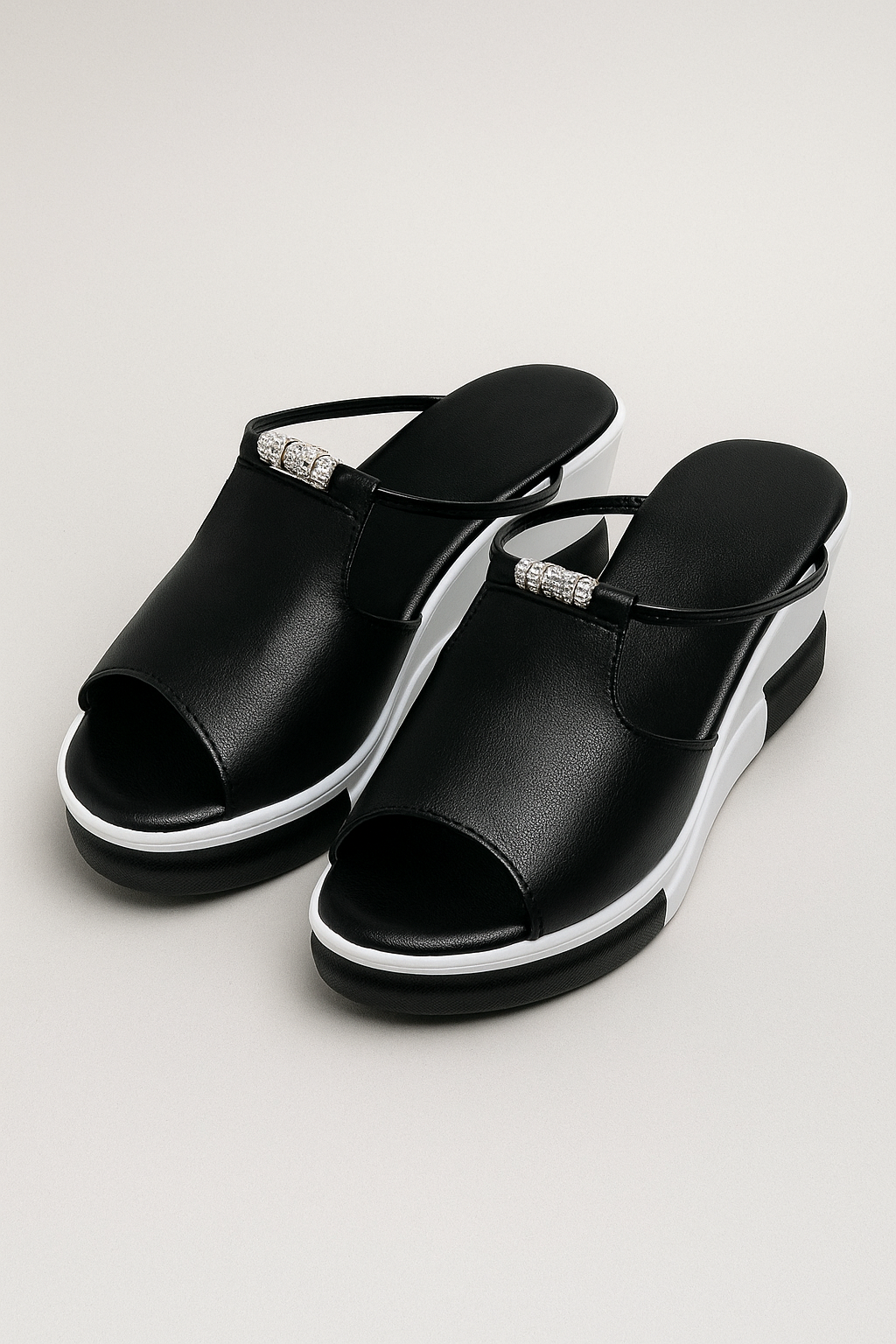 Sandals : Dames sleehakken met Elegante versieringen en Tweekleurige zool - Unieke stijl in Nero van Pantinoshop