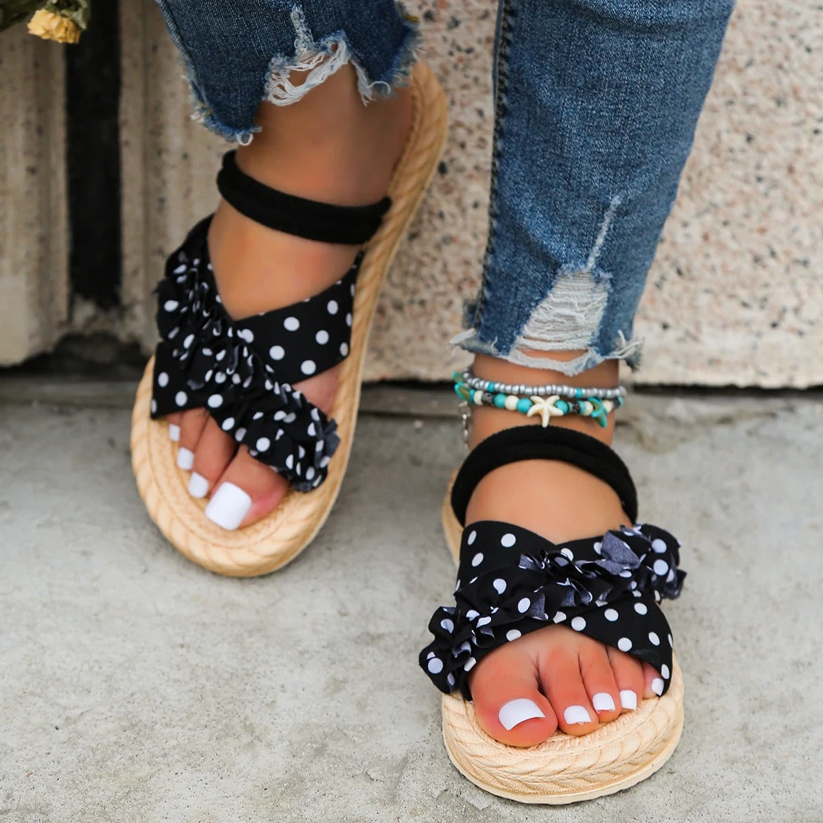 Sandals : Dames Sandalen - Fluwelen Slip-on Ontwerp voor een Sofisticated en Modieuze Stijl - Zwart in van Pantino