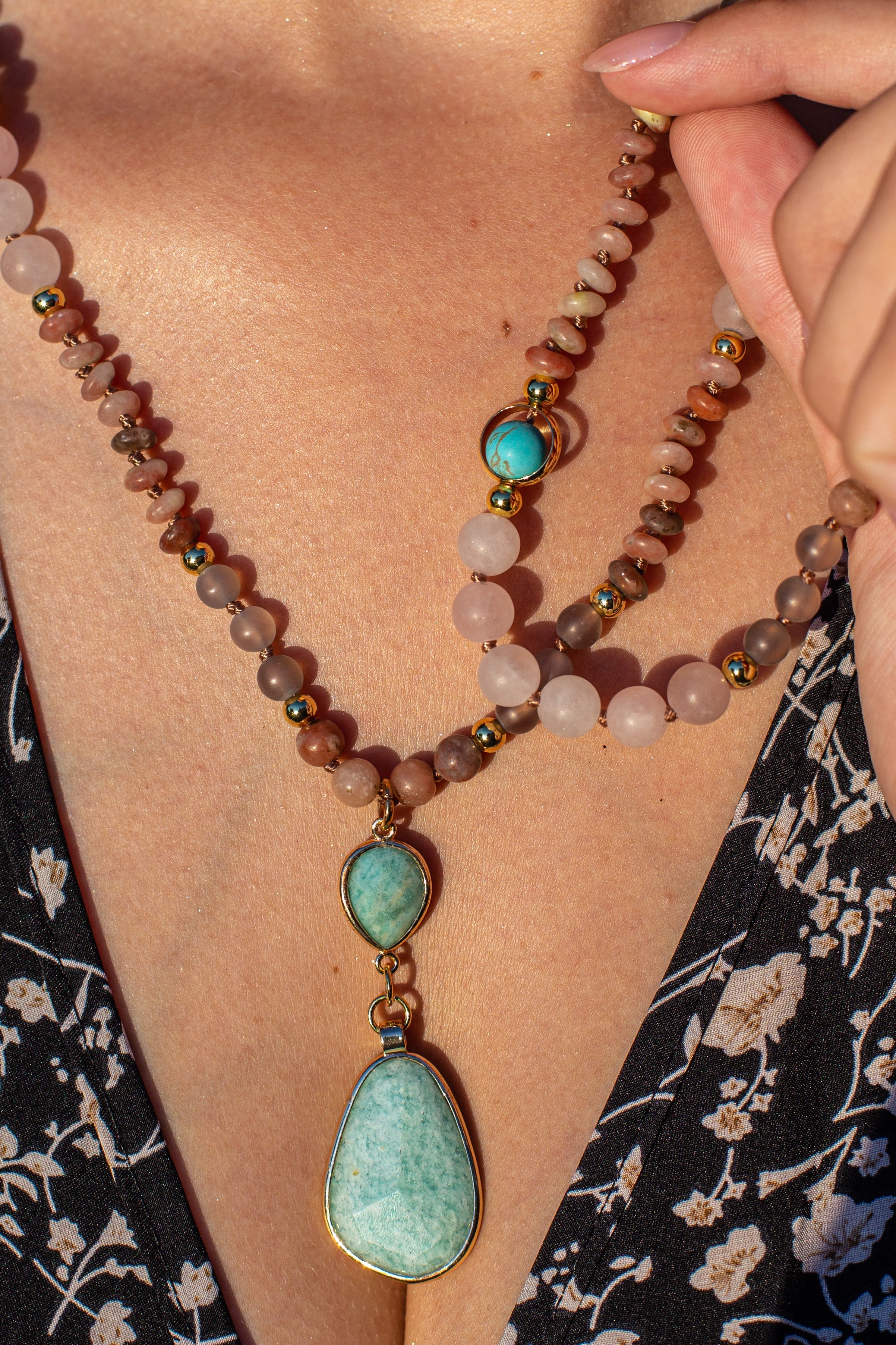 Mala Beads : Diep Reinigende Pastel Mala Kralen van Amazoniet en Rozenkwarts in van Pantino