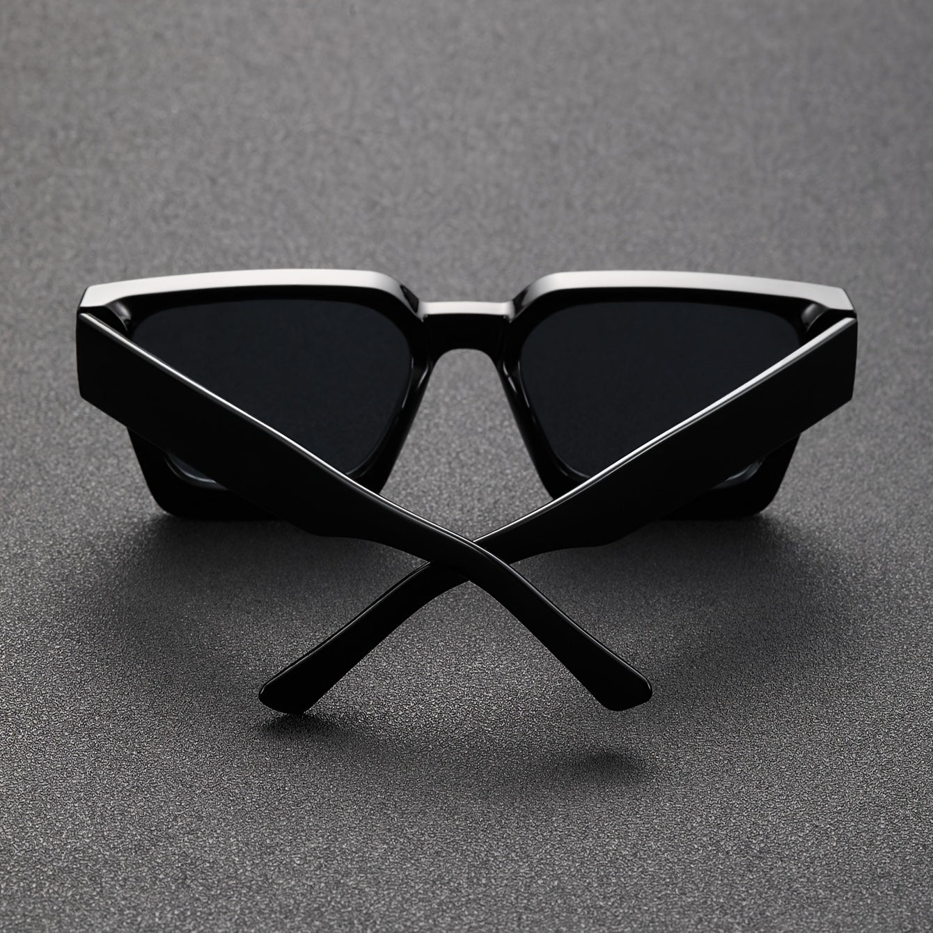 Sunglasses : Zonnebril Dames Wit en Grijs - Veelzijdige Y2K Dikke Vierkante Montuur voor Mannen in van Pantino