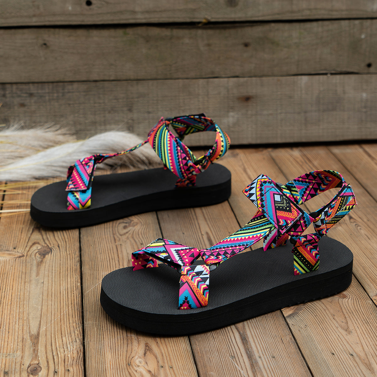 Sandals : Dames Sandalen - Chic Bloemenversiering voor een Modieuze en Stijlvolle Uitstraling - Multicolor in van Pantino