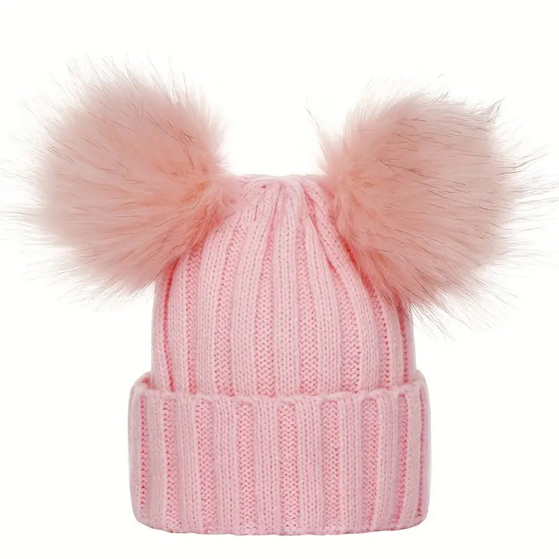 Beanie : Muts met Twee Bontballen Dames - Speels Warm Winter - Pluche in Roze van Pantino