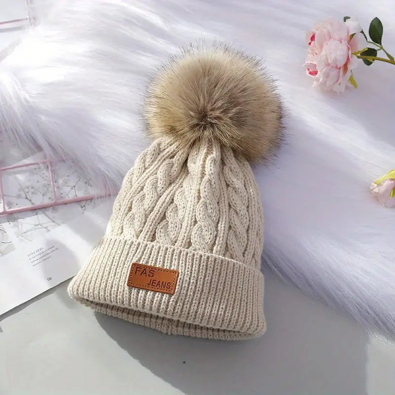 Pompom Beanie : Pompom Muts Dames Zwart - Gebreide Warme Winter - Acryl in Beige van Pantino