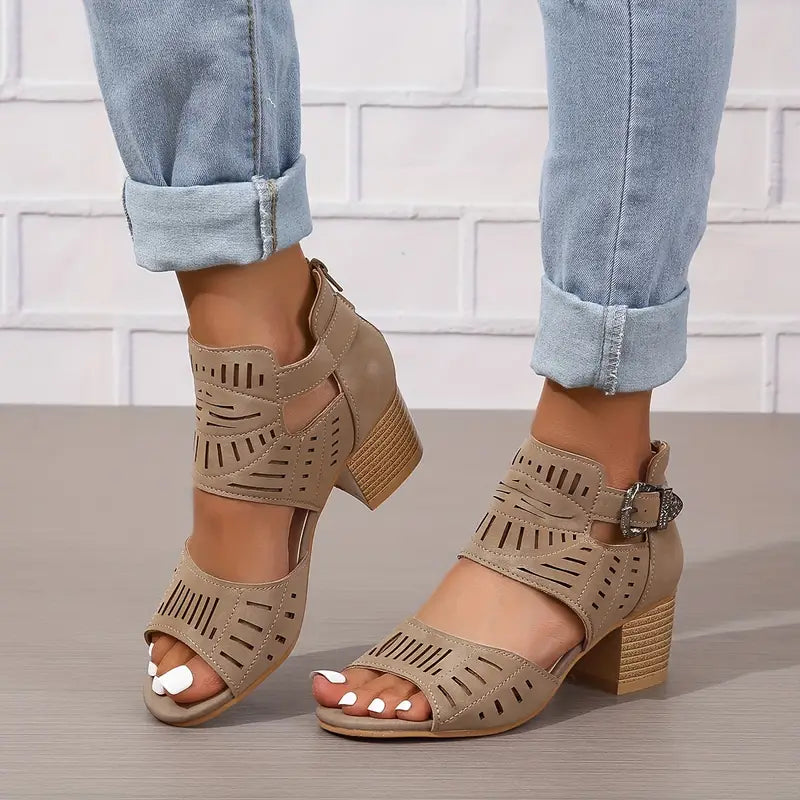 Sandals : Fluwelen Sandalen Dames - Chique Design voor een Stijlvolle en Comfortabele Uitstraling - Bruin in Bruin van Pantino