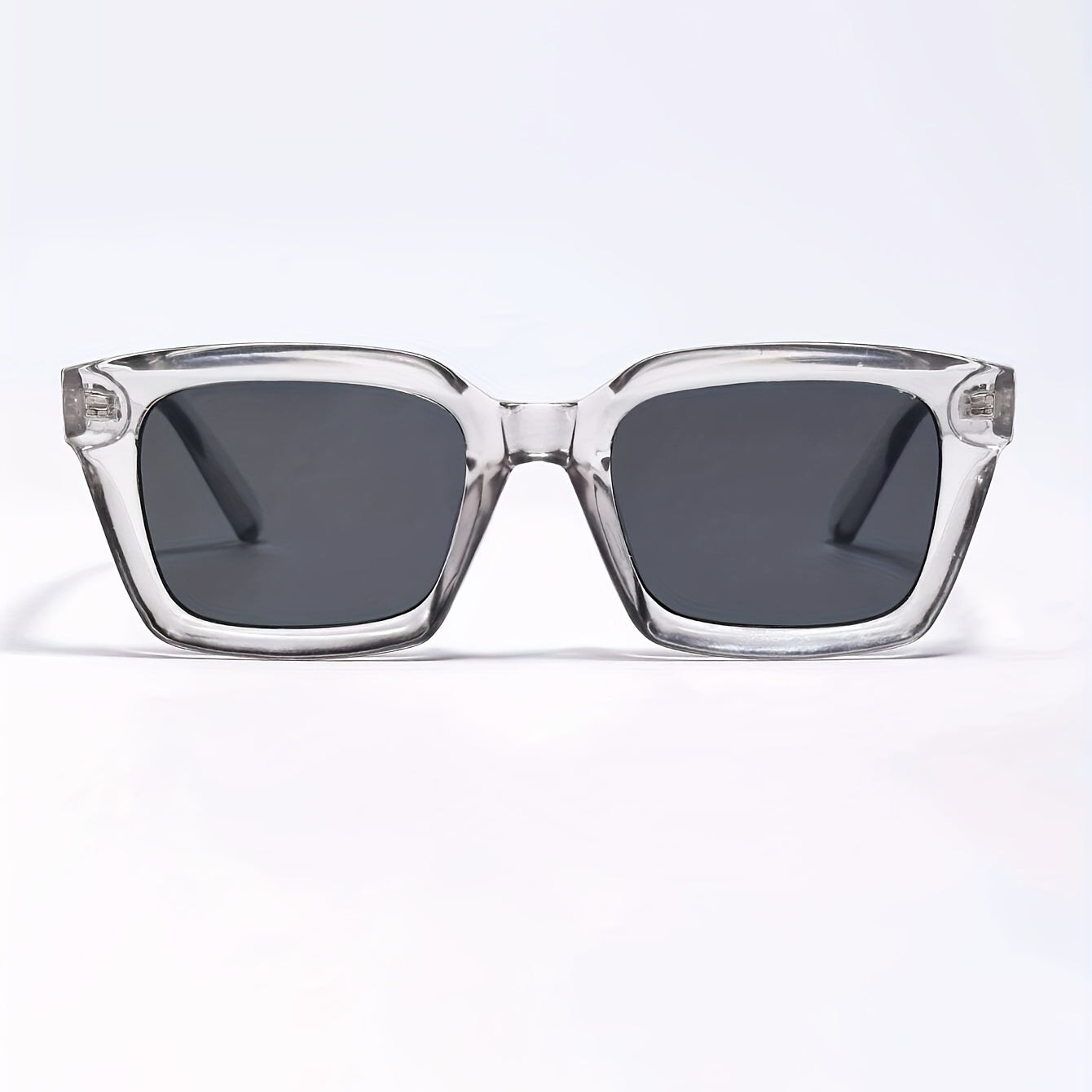 Sunglasses : Heren Zonnebril met Lichtgrijs Vierkant Montuur – Stijlvol & UV400 Bescherming voor Elke Dag in van Pantino