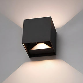 home & garden : VellaGlow - Luxe Wandlamp met Bewegingssensor - Zwart in van Pantino