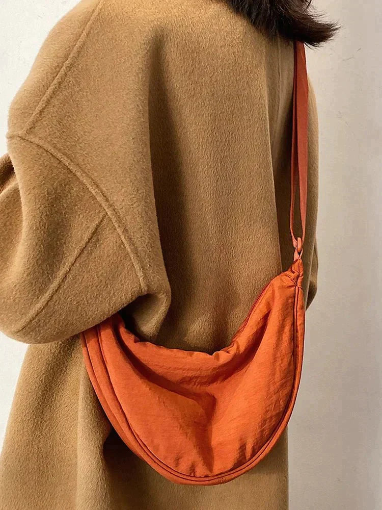 bags : Dumpling Tas Dames Oranje - Lichtgewicht Wolkenvorm - Leer in van Pantino