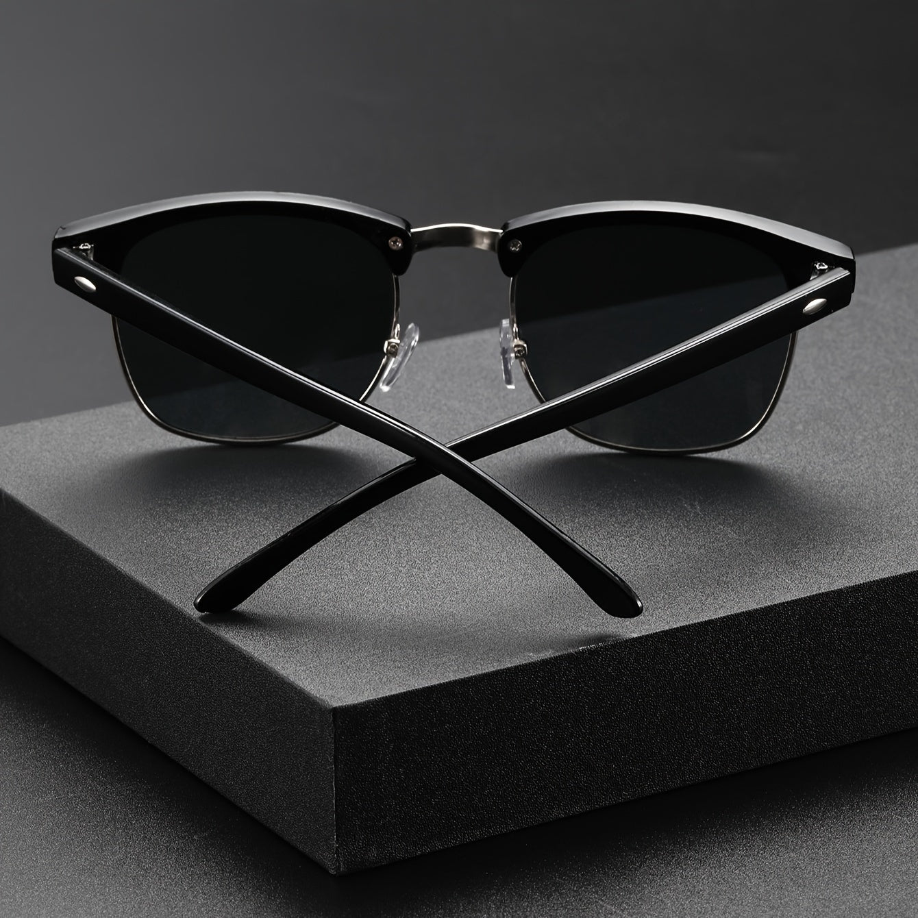 Sunglasses : Zonnebril Dames Zilver - Klassieke Premium Wenkbrauwontwerp met Ovaal Frame in van Pantino