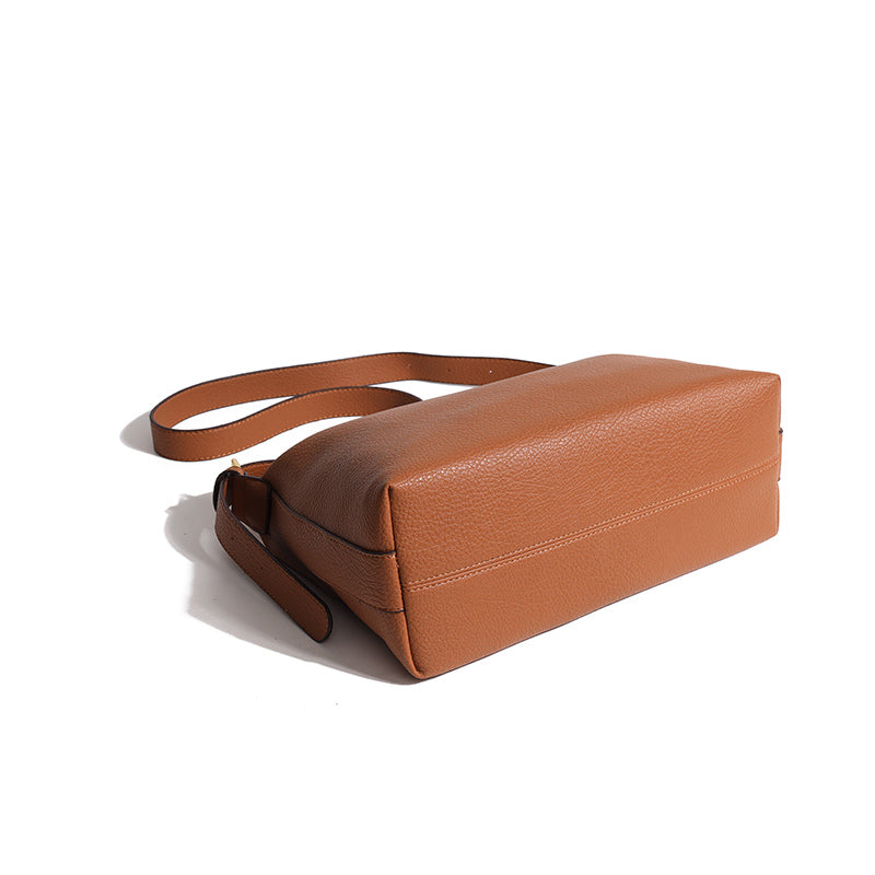 bags : Crossbody Tas Licht Bruin - Amber in van Pantino