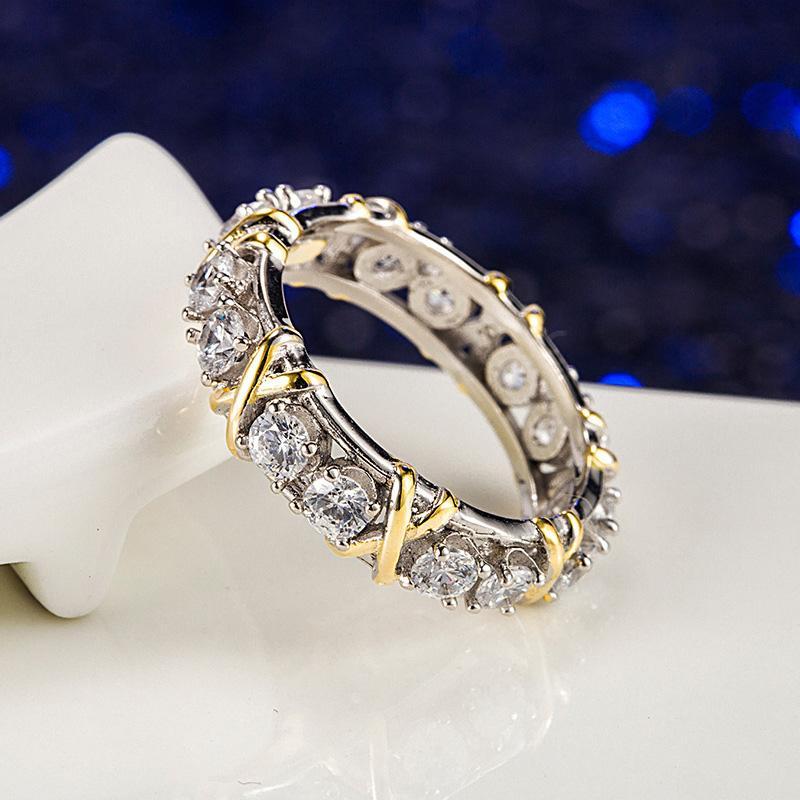 Ring : Exceptional Ring - Vergulde Luxueuze Ring - Wit+Lila in van Pantino