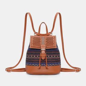 bags : Schoudertas Dames - Etno Stijl Geperforeerde Gestikte Stro Rugzak en met Geometrisch Patroon in 6 van Pantino