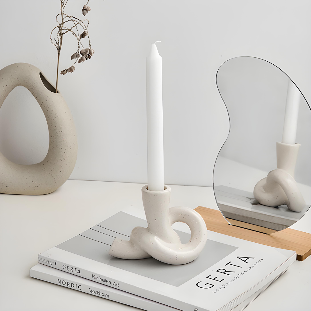 Woondecoratie : Keramische Kandelaar Wit - Sculptuur Twisted Design - Woondecoratie in van Pantino
