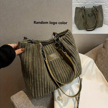 bags : S.f.y. - Modieuze Corduroy Kettingtas - Khaki in Groen van Pantino
