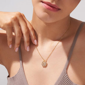 Necklace : Love & Luck - Het Perfecte Symbool dat Je op Twee Manieren Kunt Dragen - Goud in van Pantino