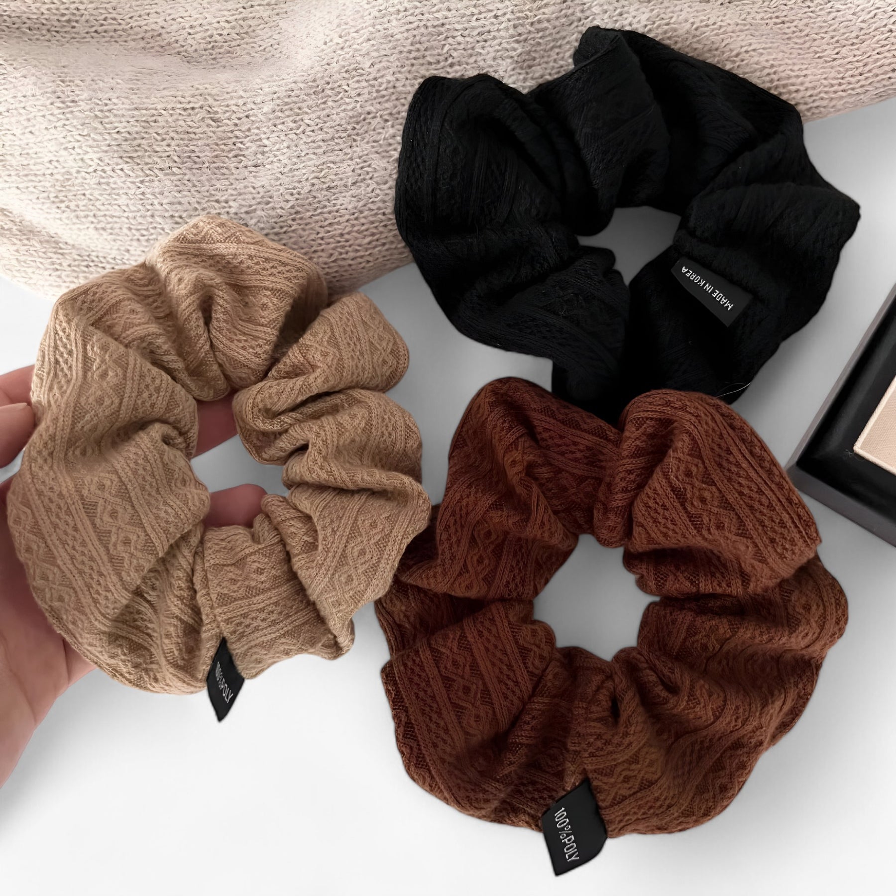 Scrunchie : Gebreide Wollen Scrunchie Dames - Zwart in van Pantino