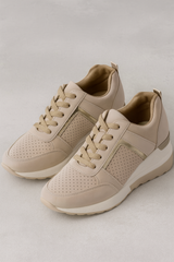 Sneakers Dames Zwarte met sleehak 8cm, Metalen details, Comfortabel en elegant