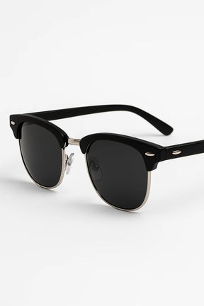 Sunglasses : Halfrand Zonnebril - Stijlvolle UV400 Oogbescherming - Bruin in Zwart van Pantino