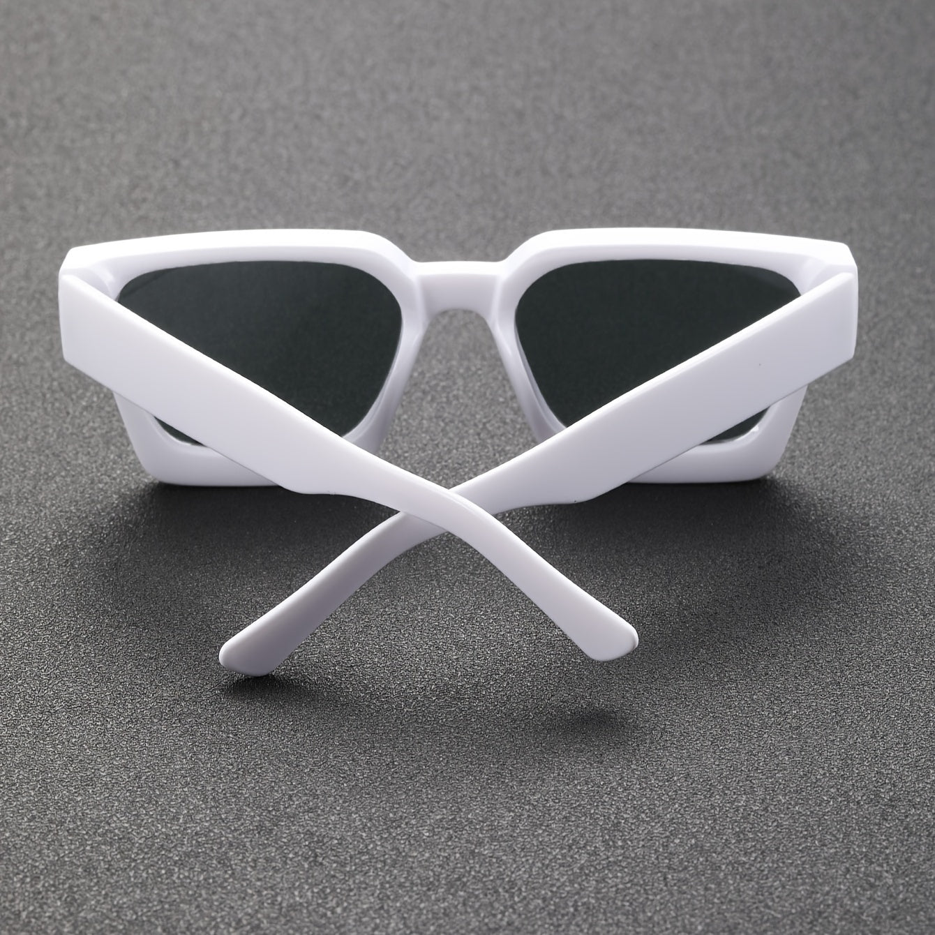 Sunglasses : Zonnebril Dames Wit en Grijs - Veelzijdige Y2K Dikke Vierkante Montuur voor Mannen in van Pantino