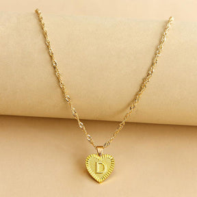 Necklace : Initiaal Hart Hanger in Gold D van Pantino