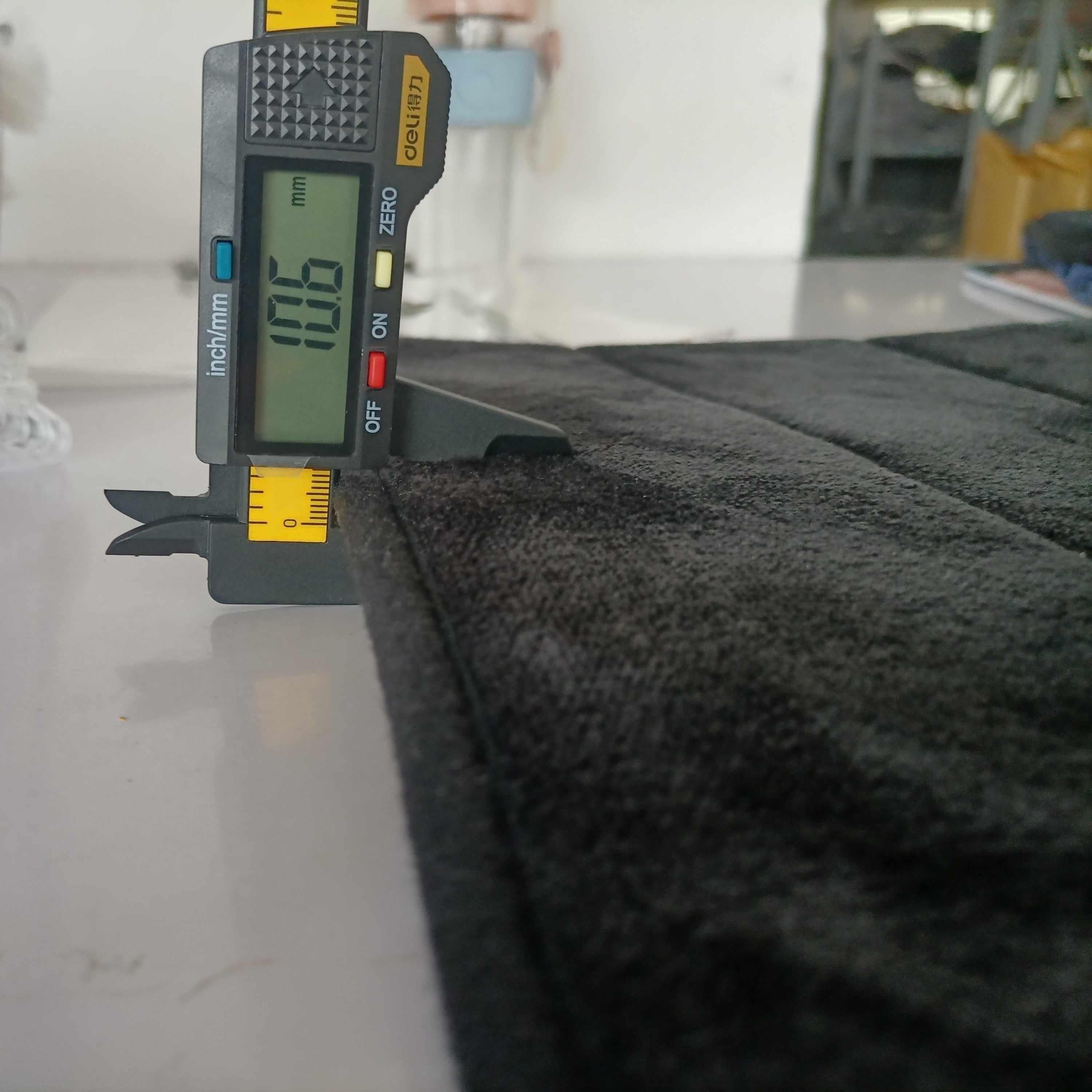 home & garden : Comfortabel en Sneldrogend Antislip Badmat - Machinewasbaar - Zwart in van Pantino