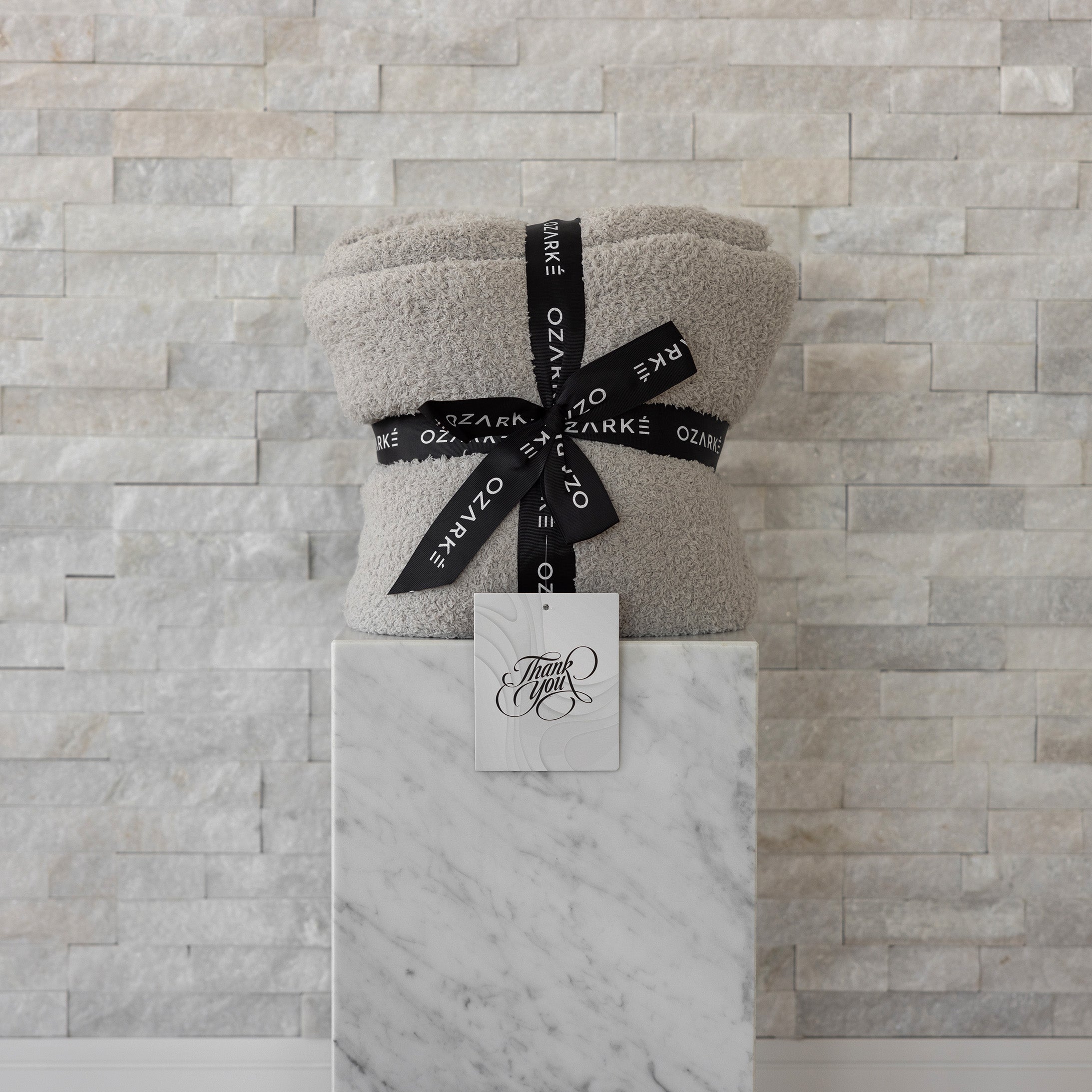home & garden : Ozarke Luxe Rib Trim Plaid - Chic Plaid Dekentje - Verhoogt de Sfeer in Je Ruimte met Luxe Textuur in van Pantino