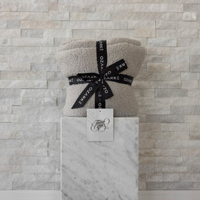 home & garden : Ozarke Luxe Rib Trim Plaid - Chic Plaid Dekentje - Verhoogt de Sfeer in Je Ruimte met Luxe Textuur in van Pantino