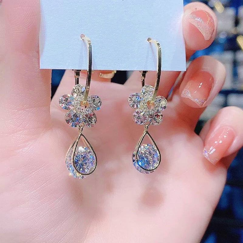 Earrings : Ring Paars - Luxury Flower Earrings - Modieuze Glanzende Kristal Accessoires in van Pantino