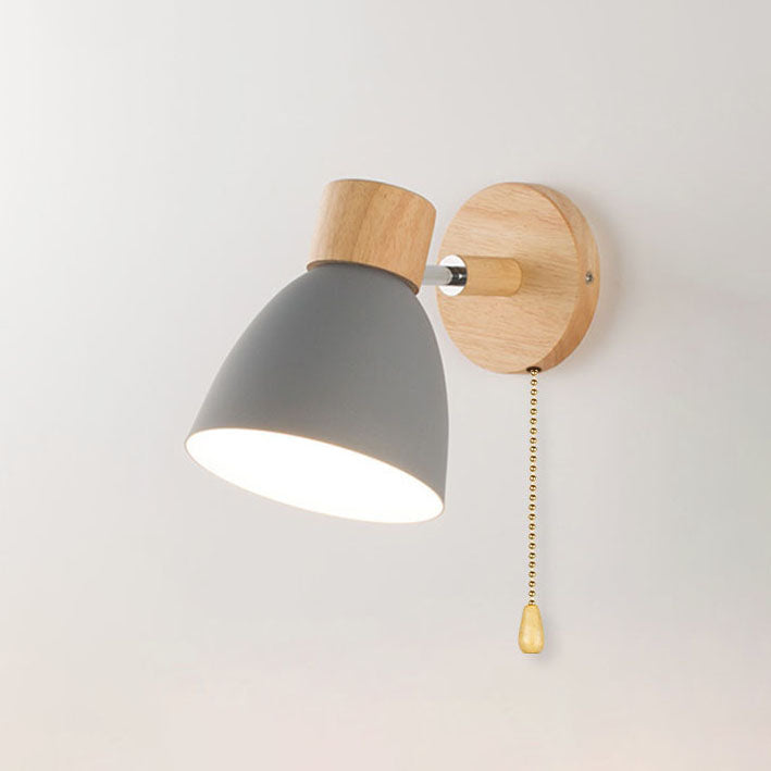 Moderne Wandlamp met Schuine Arm, Hout, Conische Kap