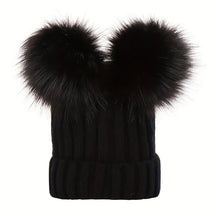 Beanie : Muts met Twee Bontballen Dames - Speels Warm Winter - Pluche in Zwart van Pantino