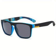 Sunglasses : Zonnebril Dames Grijs - Klassieke Vintage Gepolariseerde met Groot Vierkant Frame Black Box Label in Blauwe montuur grijze lens van Pantino