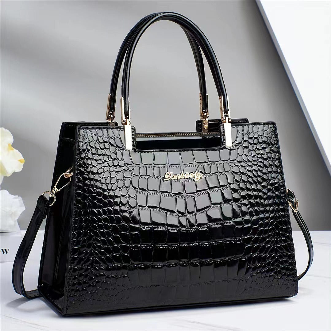 bags : Glossy Handtas - Bruin in Zwart (nog 2 op voorraad) van Pantino