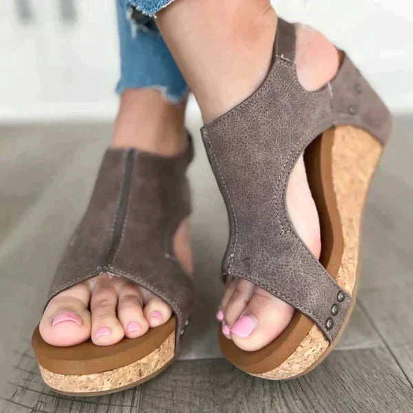 Sandals : Roze Sandalen met Houten Zool Dames - Elegante Schoenen voor met een Vrouwelijke Touch in Taupe van Pantino