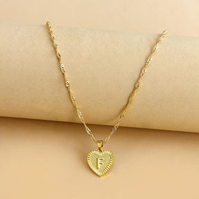 Necklace : Initiaal Hart Hanger in Gold F van Pantino