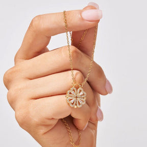 Necklace : Love & Luck - Het Perfecte Symbool dat Je op Twee Manieren Kunt Dragen - Goud in van Pantino