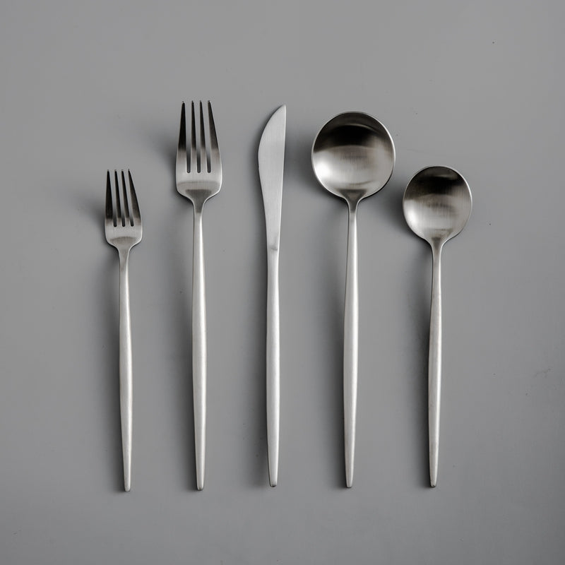 home & garden : Minimalistisch Bestekset Goud - Titanium Luxe Elegant Dineren - Titanium in Mat zilver van Pantino