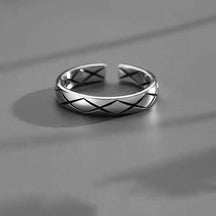 Ring : Striking Elegance - Rings for Men - Zilveren Krater in zilveren X Resizable van Pantino