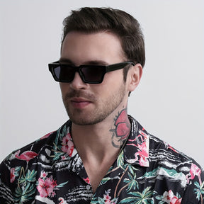 Sunglasses : Zonnebril Dames Zwart - Stoere Vierkante met Retro Uitstraling in van Pantino